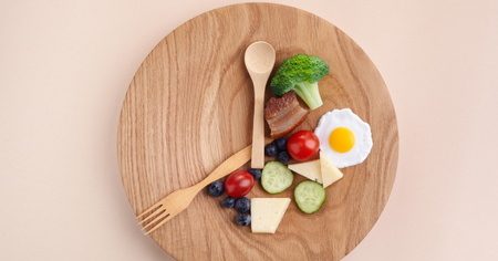 All You Need to Know About Intermittent Fasting (Pros & Cons)
